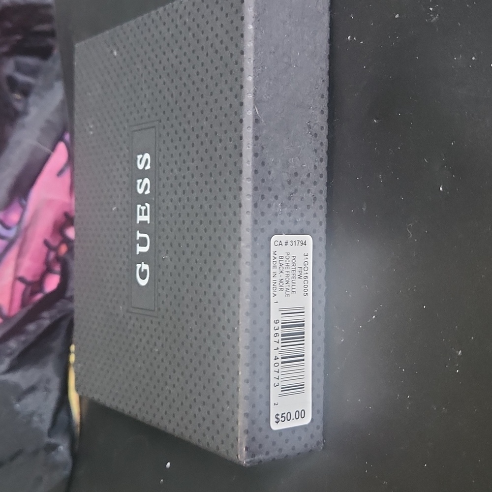 Guess Wallet - Picture 3 of 3